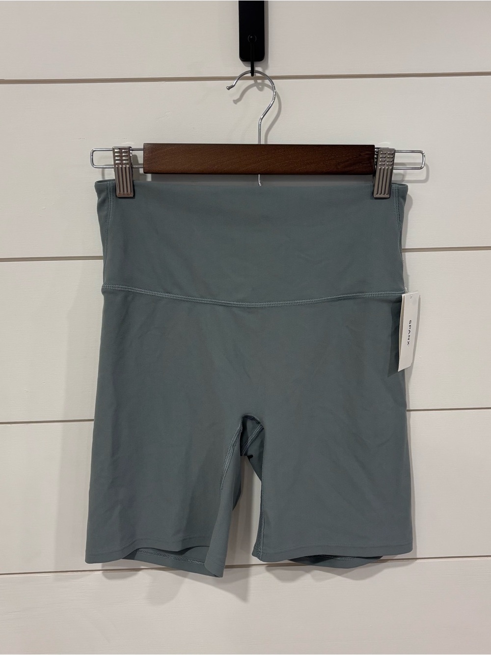 SPANX Smooth On Form Bike Shorts 6" NWT Medium Fennel Green MSRP $68 - Picture 2 of 5